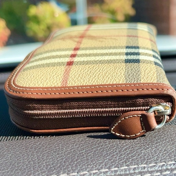 π₯ποΈπ« BURBERRY Beige/Brown Haymarket Check Coated Canvas Zip Around Walletπ₯π₯ - Picture 3 of 16